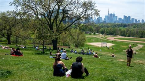 Toronto to launch pilot program allowing alcohol consumption in city parks